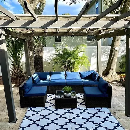 Cozy Sanctuary Minutes From The Bay And Beaches